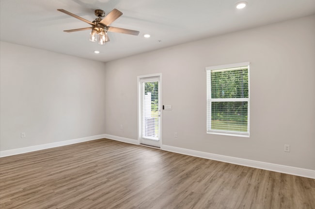 Building Photo - New Townhome near UWF and Nine Mile Rd