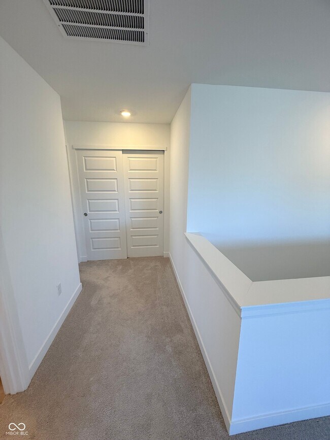 Building Photo - 1046 Elmwood Ln
