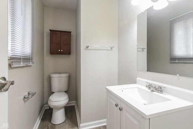 Building Photo - 5105 Rixon Ave