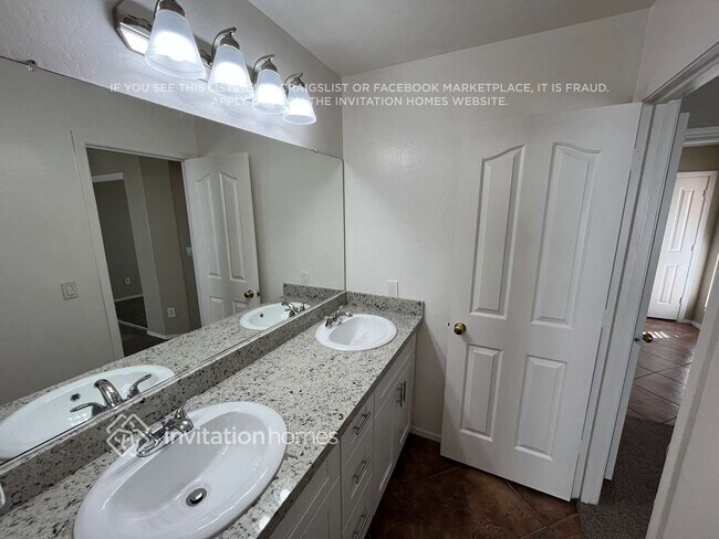 Building Photo - 12302 W Dreyfus Dr