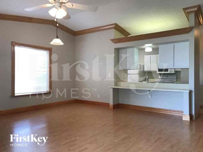 Building Photo - 17424 Kentucky Rd