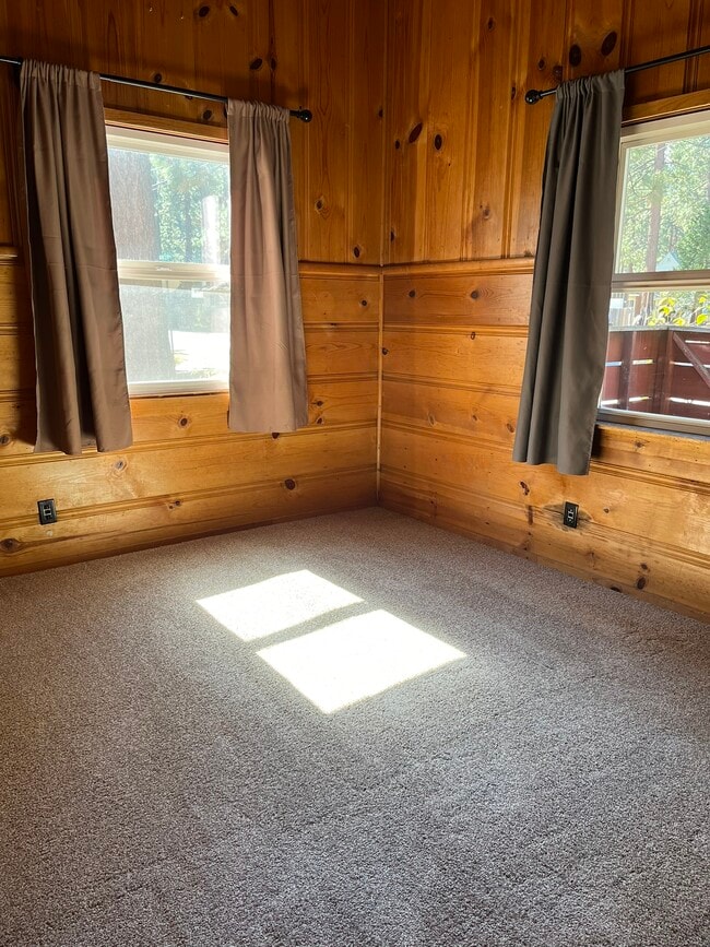 Building Photo - 3066 Oakland Ave