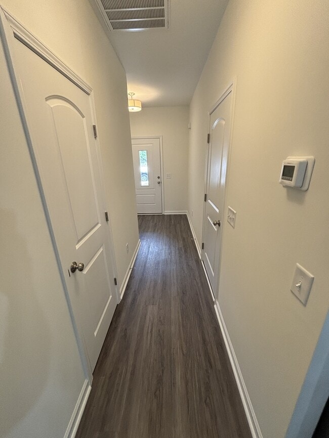 Building Photo - 606 S Blackmon St