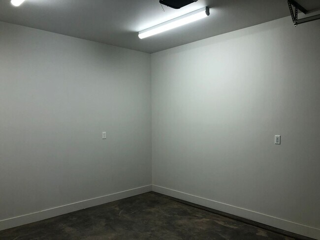 Building Photo - New 2 Bedroom 2.5 Bathroom Townhome