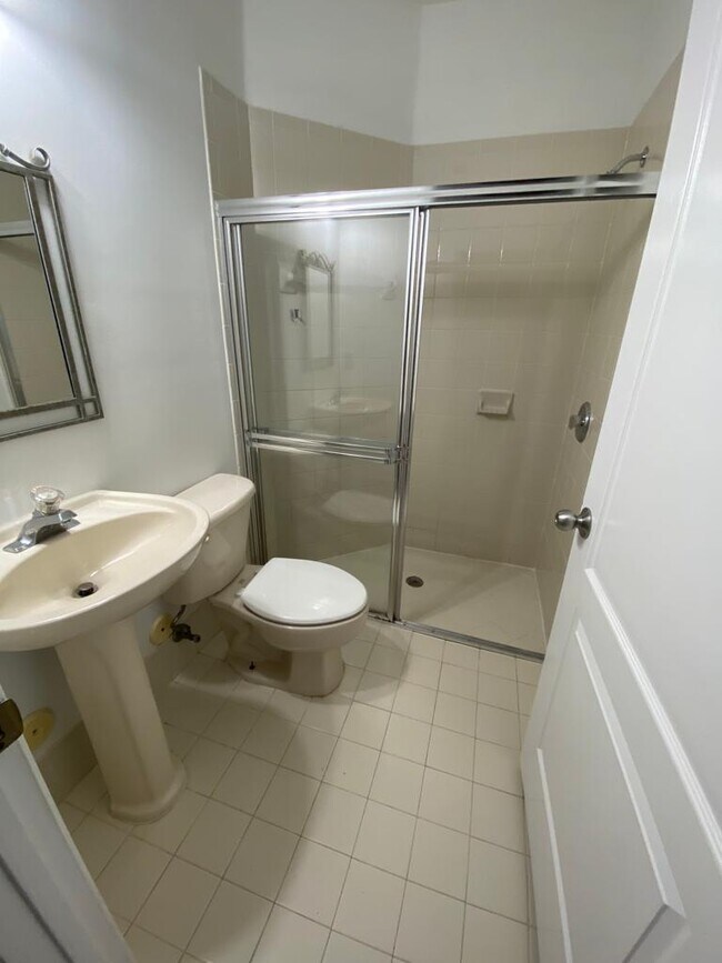 Building Photo - 2208 Shoma Dr