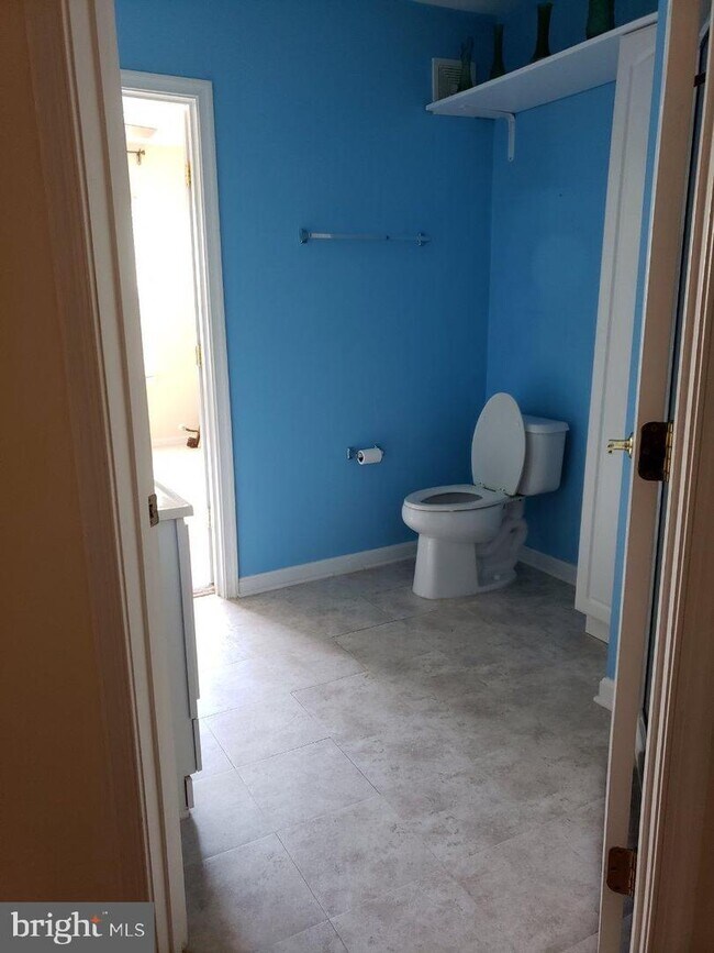 Building Photo - 21855 Locomotive Terrace