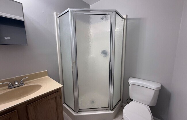 Building Photo - 3227 Bishop St