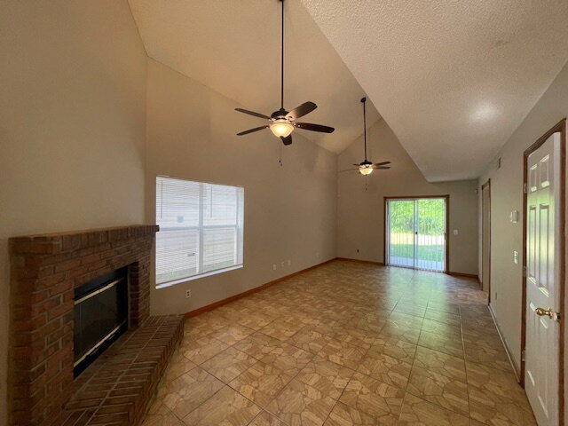 Building Photo - Updated 3BR/2BA Home with Fenced Backyard in Dunn Ave / Highlands Area