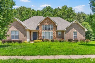 Building Photo - 3 Bedroom 3 Bath Pet Friendly Home For Ren...
