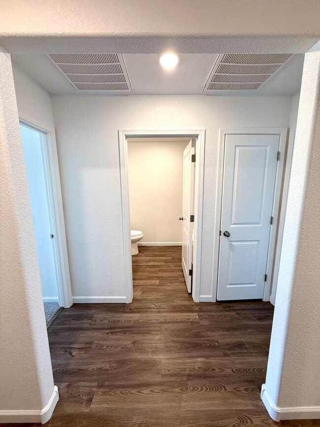 Building Photo - Spacious 4 Bedroom Home with Solar & Moder...