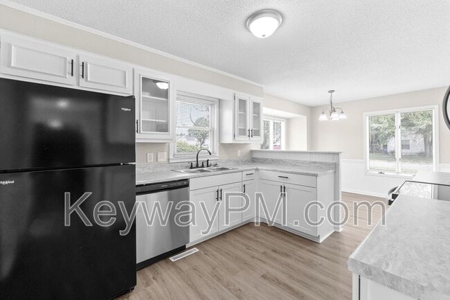 Building Photo - 107 Robinwood Dr