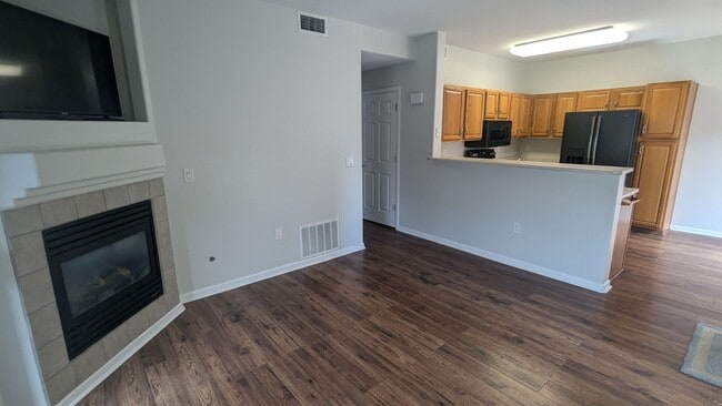 Building Photo - SUPER NICE 2-BDRM, 2-BATH MAIN LEVEL CONDO...