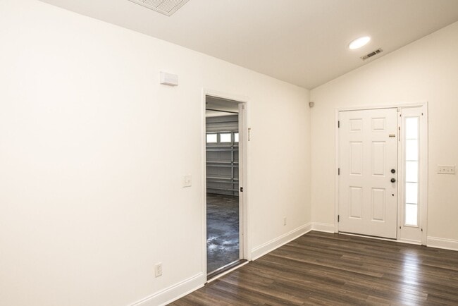 Building Photo - Three Bedroom on the Pond in Hearthstone Lakes Community