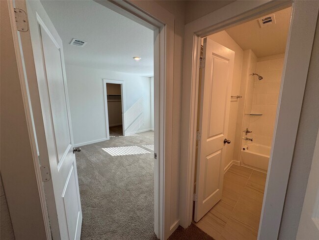 Building Photo - 31138 Myers Hvn Ln