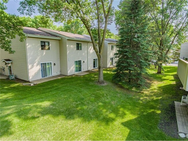 Building Photo - 17494 Pond Cir