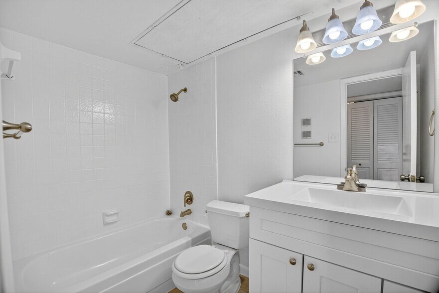 Building Photo - 8527 Hearth Dr