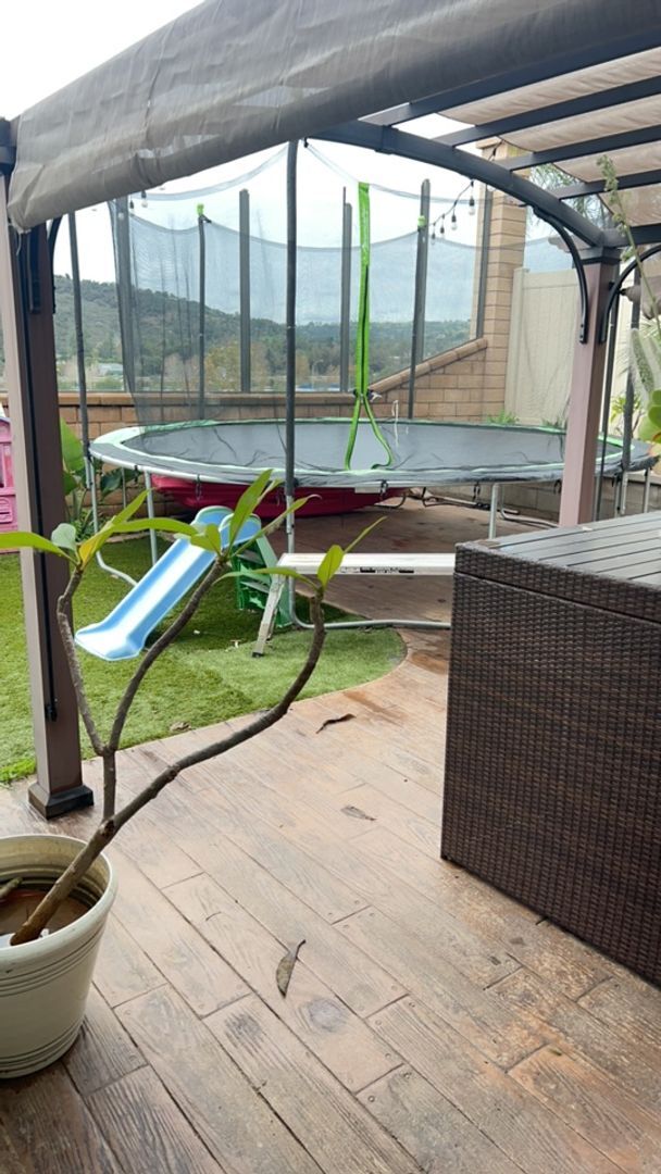 Building Photo - Beautiful 4 bedroom, 3 bath home nestled in the foothills of Fallbrook