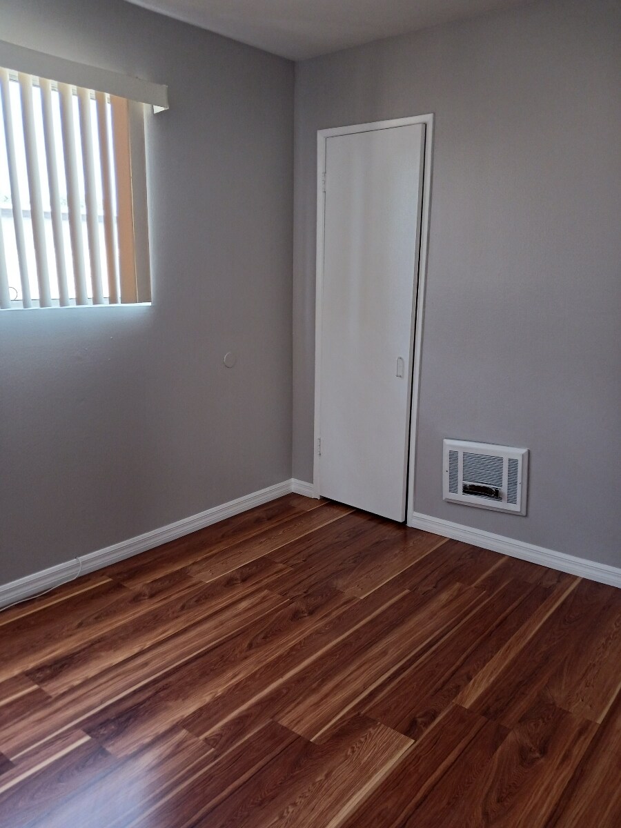 Building Photo - 719 N Eucalyptus Ave