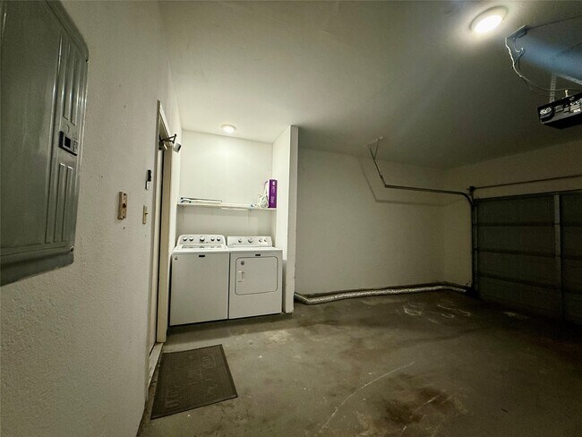 Building Photo - 3254 Holly Hall St