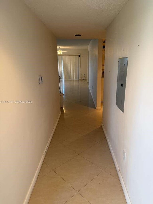 Building Photo - 1600 SW 127th Way
