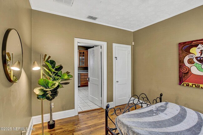 Building Photo - 2508 Dellwood Ave