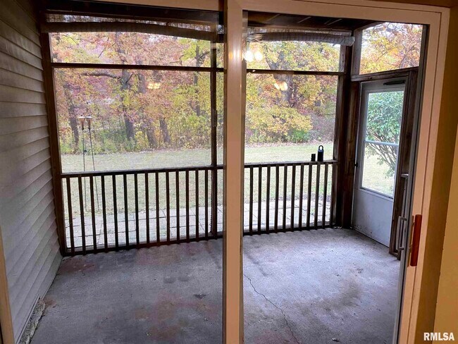 Building Photo - 3804 Creek Hill Dr