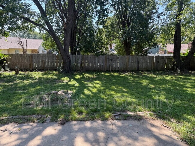 Building Photo - 2517 E Dallas St