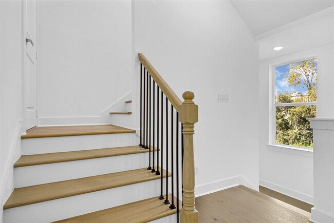 Building Photo - 2122 Oatfield Dr