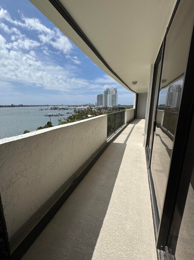 Building Photo - 5200 N Flagler Dr