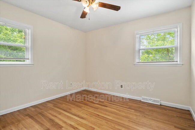 Building Photo - 2168 Jasmine Dr