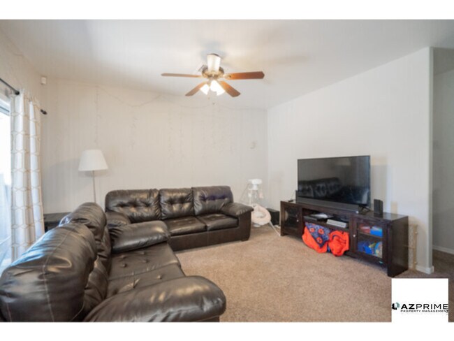 Building Photo - Welcome to this Beautiful Two-Story Phoeni...