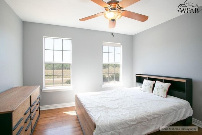 Building Photo - 2812 S Shepherds Glen