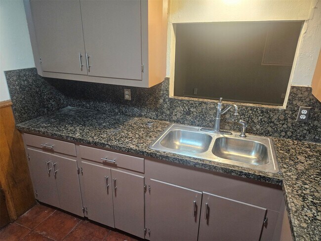 Building Photo - 2810 Monticello Dr