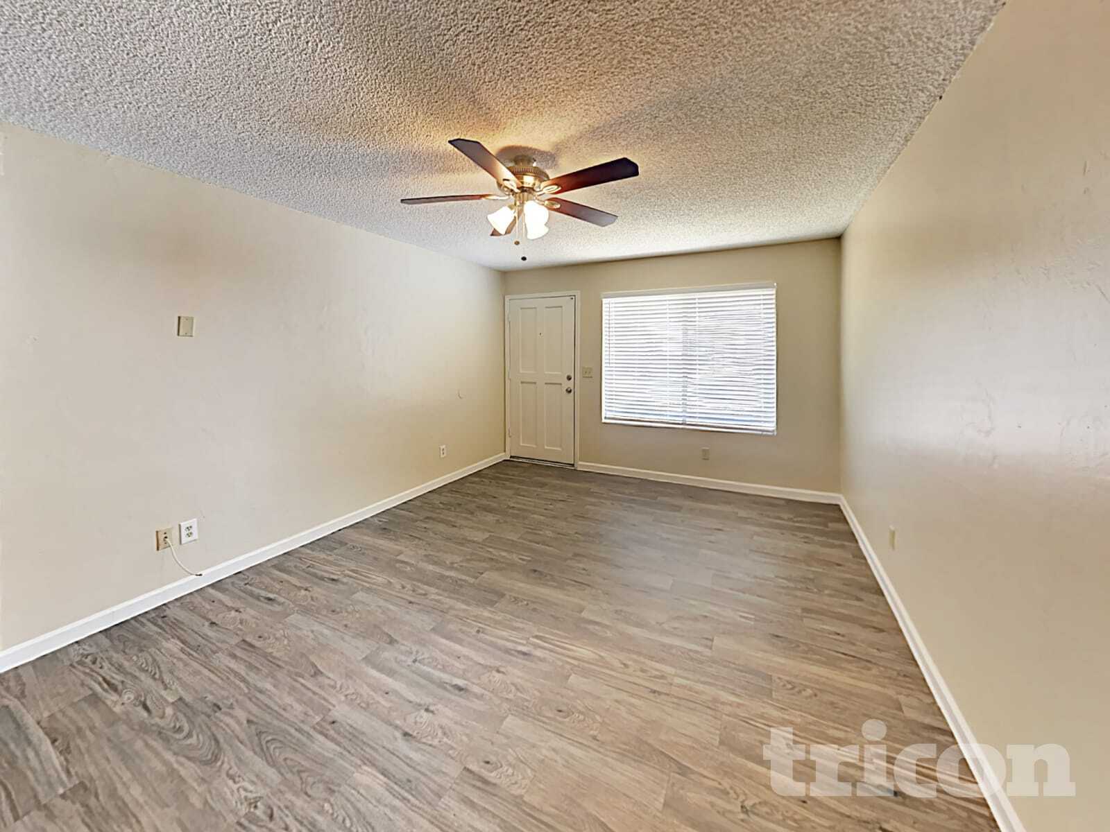 Building Photo - 904 W Yale Dr