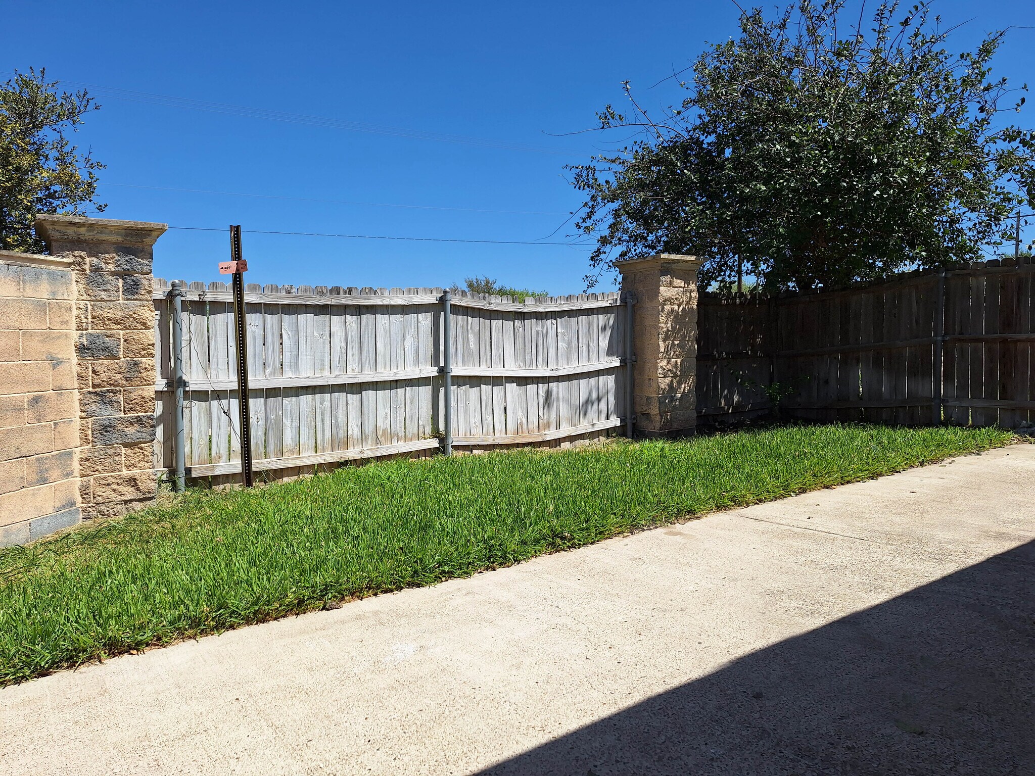 Building Photo - 2118 Aruba Dr