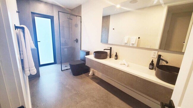 Building Photo - 4312 NE 22nd Ave