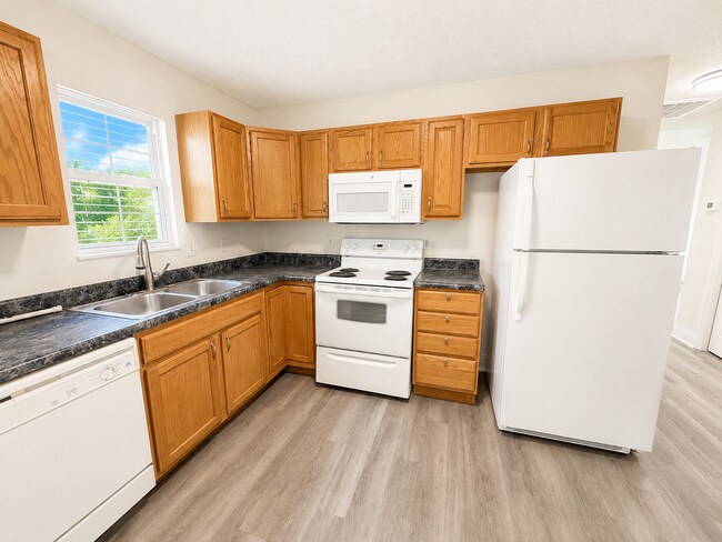 Building Photo - 1604 Sails Way