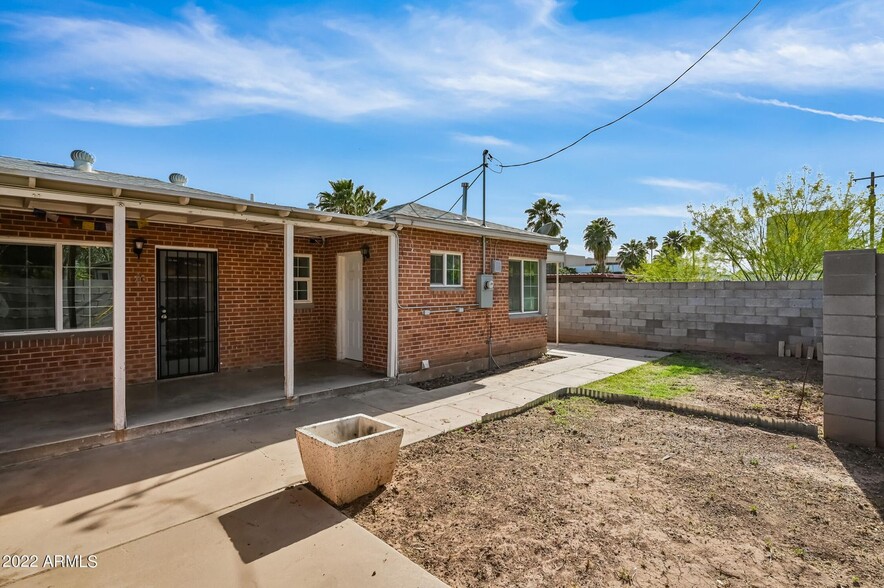 PRIVATE FENCED BACKYARD - 340 E Virginia Cir