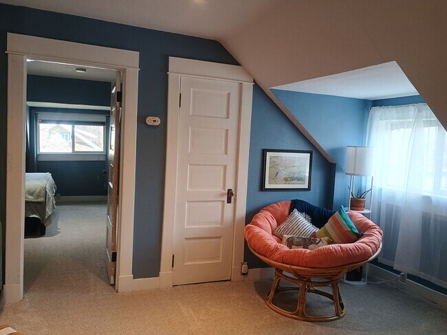 Building Photo - Spacious Craftsman in the Heart of North Spokane