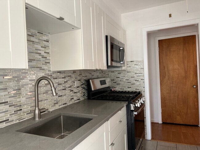 Building Photo - 2337 W Chase Ave