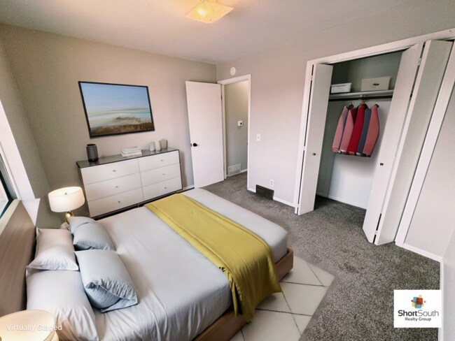Building Photo - Updated 2 bed 1 bath apartment with covered detached garage