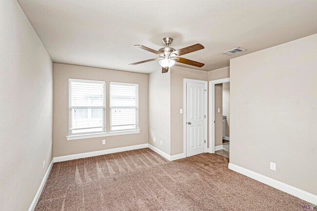 Building Photo - 18177 Pinehurst Dr