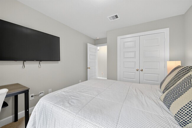 Building Photo - 11911 Briarwood Hill Way