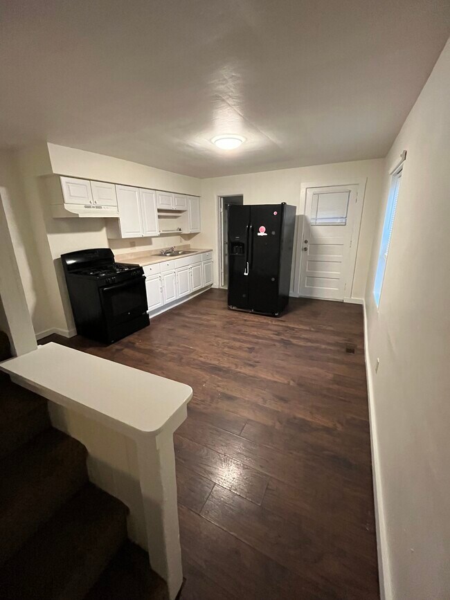 Primary Photo - 4485 1st St