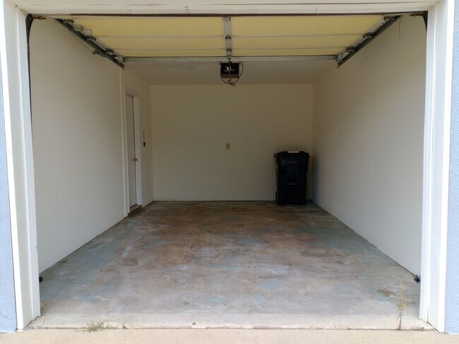 Building Photo - 3527-3529-3529 Prescott Dr