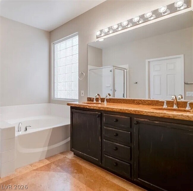 Building Photo - 2406 Paveene Ave