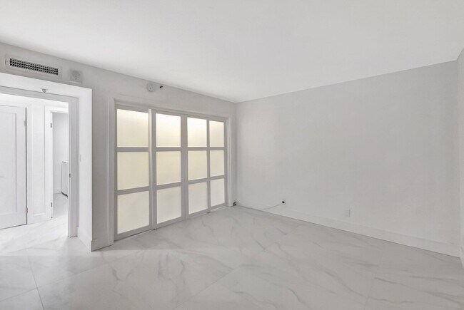 Building Photo - 6420 Boca Del Mar Dr