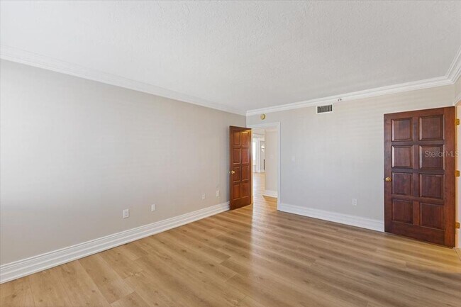 Building Photo - 7550 Hinson St
