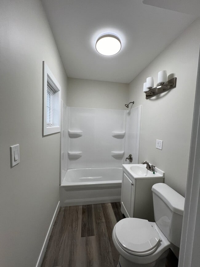 Building Photo - 928 Garfield St