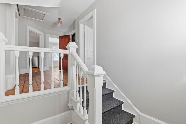 Building Photo - 5 Bedroom House in Manitowoc